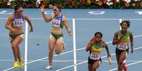 <p>Na passagem de Franciela Krasucki para Vanda Gomes, o bastão caiu e o Brasil foi desclassificado da briga por medalhas no 4x100 m rasos</p>  Foto: Reuters