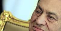Apesar da decisão do tribunal, o ex-presidente Hosni Mubarak permanecerá preso no Egito  Foto: AP
