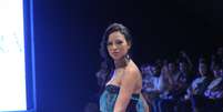 <p>Ariadna desfilou com vestido tomara-que-caia</p>  Foto: Francisco Cepeda / AgNews