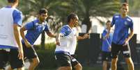 <p>Atacante Everton Costa foi emprestado at&eacute; o fim de 2013; concorr&ecirc;ncia no ataque aumenta ainda mais com sua chegada ao clube</p>  Foto: Divulga&ccedil;&atilde;o Santos FC