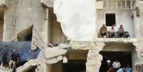 <p>Oposição síria acredita contar com ajuda de bombardeios estrangeiros</p>  Foto: Ammar Abdullah / Reuters