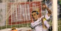 Thiago Ribeiro teve atua&ccedil;&atilde;o discreta na vit&oacute;ria do Santos  Foto: Guilherme Dion&iacute;zio / Gazeta Press
