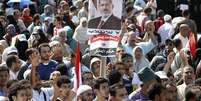 Simpatizantes do presidente deposto, Mohamed Mursi, participam de protesto no Cairo   Foto: Reuters
