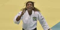 <p>Rafaela Silva se emocionou após vitória histórica para o Brasil</p>  Foto: Daniel Ramalho / Terra