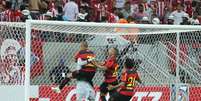 <p>Sport venceu confronto pernambucano em 2013, mas foi eliminado diante do Libertad </p>  Foto: Matheus Britto/A Imagem / Futura Press