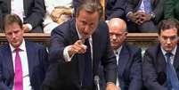 <p>David Cameron discursa na Câmara dos Comuns: derrota da proposta intervencionista do governo</p>  Foto: UK Parliament via Reuters TV / Reuters