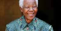<p>Foto de arquivo do ex-presidente da África do Sul, Nelson Mandela, em Joanesburgo</p>  Foto: Mike Hutchings / Reuters