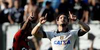 <p>Alexandre Pato comemora gol contra o Flamengo em partida v&aacute;lida pelo Campeonato Brasileiro</p>  Foto: Ricardo Matsukawa/Terra