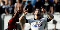 <p>Alexandre Pato comemora gol contra o Flamengo em partida válida pelo Campeonato Brasileiro</p>  Foto: Ricardo Matsukawa/Terra