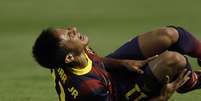 Neymar vem sofrendo com faltas pelo Barcelona  Foto: AP