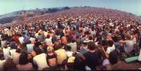 Fotos inéditas tiradas pelo renomado fotógrafo John Dominis em Woodstock estampam o site da Life com depoimentos do profissional; "um dos maiores eventos que já cobri", diz ele, acostumado com os mais variados gêneros da fotografia  Foto: John Dominis / Getty Images 