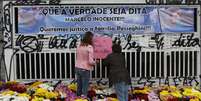 Homenagens em frente à casa da família marcaram data em que se completa um mês da tragédia  Foto: Marcos Bezerra / Futura Press