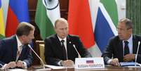 O presidente russo, Vladimir Putin (centro), na reunião do G20  Foto: Reuters