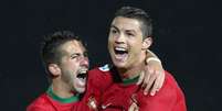 <p>Ronaldo comemora gol em jogo contra a Irlanda do Norte; desfalque português para terça-feira</p>  Foto: AFP