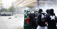 <p>Manifestantes formados em sua maioria por integrantes do Black Bloc entraram em confronto com policiais militares na capital paulista</p>  Foto: Bruno Santos / Terra