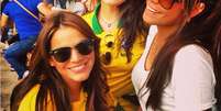 <p>Atacante da Seleção teve inúmeras companhias familiares no amistoso em Brasília, como Marquezine (esq) e irmã Rafaela (dir)</p>  Foto: Instagram / Reprodução