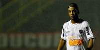 <p>Ronaldinho est&aacute; fora dos gramados por les&atilde;o</p>  Foto: Felipe Oliveira/Agif / Agência Lance