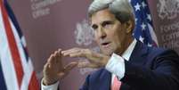 Kerry durante entrevista coletiva em Londres  Foto: AP