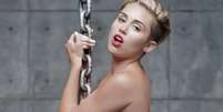 <p>A cantora lançou o videoclipe de 'Wrecking Ball' em seu canal no Youtube</p>  Foto: Reprodução