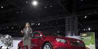 <p>Cristi Landy, diretora de marketing da Chevrolet para automóveis pequenos, fala durante o lançamento do Chevy Cruze Clean Turbo Diesel 2014, em Chicago</p>  Foto: John Gress / Reuters