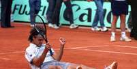 <p>Gustavo Kuerten lembrou conquista de Roland Garros em 2001 (foto) em lançamento no PR</p>  Foto: Getty Images 