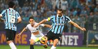 <p>Atacantes gremistas não conseguiram vencer Victor</p>  Foto: Lucas Uebel/ Grêmio / Divulgação