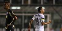 C&iacute;cero descontou para o Santos contra o Botafogo  Foto: Lucas Baptista / Futura Press