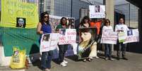 <p>Amigos e familiares fizeram um protesto na frente do f&oacute;rum pedindo justi&ccedil;a no caso</p>  Foto: Marcos Bezerra / Futura Press