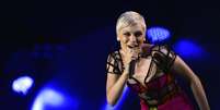 Apesar do curto tempo de carreira profissional - apenas dois discos de est&uacute;dio, sendo o de estreia, 'Who You Are', lan&ccedil;ado h&aacute; apenas dois anos -, Jessie J n&atilde;o ficou nem um pouco intimidada como primeira atra&ccedil;&atilde;o internacional deste domingo (15) do Palco Mundo, no Rock in Rio; com voz potente, grande presen&ccedil;a de palco e desenvoltura rara com o p&uacute;blico, a cantora brit&acirc;nica empolgou o p&uacute;blico com hits como 'Square One', 'It&acute;s my Party' e o cover da can&ccedil;&atilde;o do Aerosmith 'Don&acute;t Wanna Miss a Thing'  Foto: Daniel Ramalho / Terra