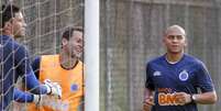 Walter ainda pelo Cruzeiro: Celso Roth aproximou atacante do peso ideal  Foto: Washington Alves / Vipcomm