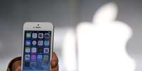 <p>Donos dos aparelhos com problema terão telefone substituído por um novo, segundo a Apple</p>  Foto: Reuters