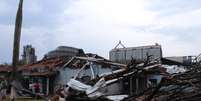 <p>Tornado deixou&nbsp;&aacute;rvores derrubadas e im&oacute;veis destru&iacute;dos em Taquarituba</p>  Foto: Vagno Costa/Prefeitura Municipal de Taquarituba / Divulgação