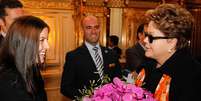 Presidente Dilma Rousseff é recepcionada com flores na chegada a Nova York, nos Estados Unidos  Foto:  Roberto Stuckert Filho/PR / Divulgação