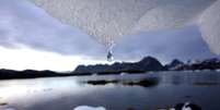 Cada vez é mais provável, afirmam os climatologistas, que em 2050 o oceano Ártico não tenha gelo  Foto: AP
