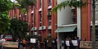 Grupo protestou na Unicamp na manhã desta terça-feira por "omissão" da universidade na morte de Denis Casagrande  Foto: Rose Mary de Souza / Especial para Terra