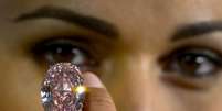 O recorde para uma venda de diamante foi estabelecido em 2010 em Genebra com o "Graff Pink" de 24,78 quilates  Foto: AFP