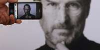 <p>Steve Jobs, "guru", de muitos amantes da tecnologia, lançou o iPhone em 2007</p>  Foto: Getty Images 