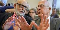 <p>François Englert (esq.) e David Higgs eram os favoritos para ganhar o Nobel de Física neste ano</p>  Foto: AFP