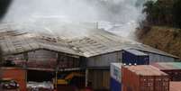 <p>Cidade foi parcialmente evacuada devido &agrave; fuma&ccedil;a t&oacute;xica provocada pelo inc&ecirc;ndio em SC</p>  Foto: James Tavares / GESC / Divulgação