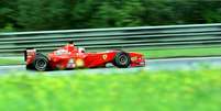 <p>Circuito de A1 Ring volta à Fórmula 1 após mais de uma década afastado. Na imagem, Rubens Barrichello participa da prova em 2000</p>  Foto: Getty Images 