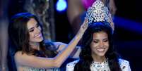 <p>Gabriela Markus, a Miss Brasil 2012, passou a coroa para sua sucessora, Jakelyne Oliveira, representante do Mato Grosso</p>  Foto: Bruno Santos / Terra