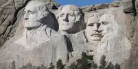 <p>Monte Rushmore, em Keystone, no estado de Dakota do Sul; economia dos EUA recuou no 1º trimestre</p>  Foto: AFP