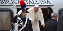 Papa desembarcou em Assis em um helicóptero   Foto: AFP