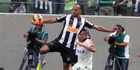 <p>Alecsandro demostrou ansiedade pelo retorno de Ronaldinho</p>  Foto: Paulo Fonseca / Futura Press