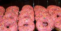Os donuts, doces favoritos de Homer Simpson, são disputado entre os turistas  Foto: Aline Lacerda / Terra