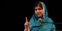 <p>A paquistanesa Malala Yousafzai discusa ap&oacute;s receber um pr&ecirc;mio, em Londres</p>  Foto: Luke MacGregor / Reuters