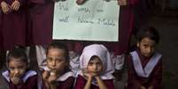 <p>"Nós desejamos ser Malala", diz o cartaz de alunos de uma escola da cidade de Rawalpindi</p>  Foto: AP