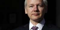 <p>Assange completar&aacute;, na pr&oacute;xima quinta-feira, dois anos asilado na miss&atilde;o diplom&aacute;tica equatoriana</p>  Foto: Suzanne Plunkett / Reuters