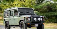 <p>Land Rover Defender 110 tem problema no eixo dianteiro que pode até fazer a roda se soltar</p>  Foto: Range Rover