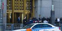 Movimentação em frente ao tribunal onde Al-Libi está sendo ouvido, em Nova York  Foto: Reuters